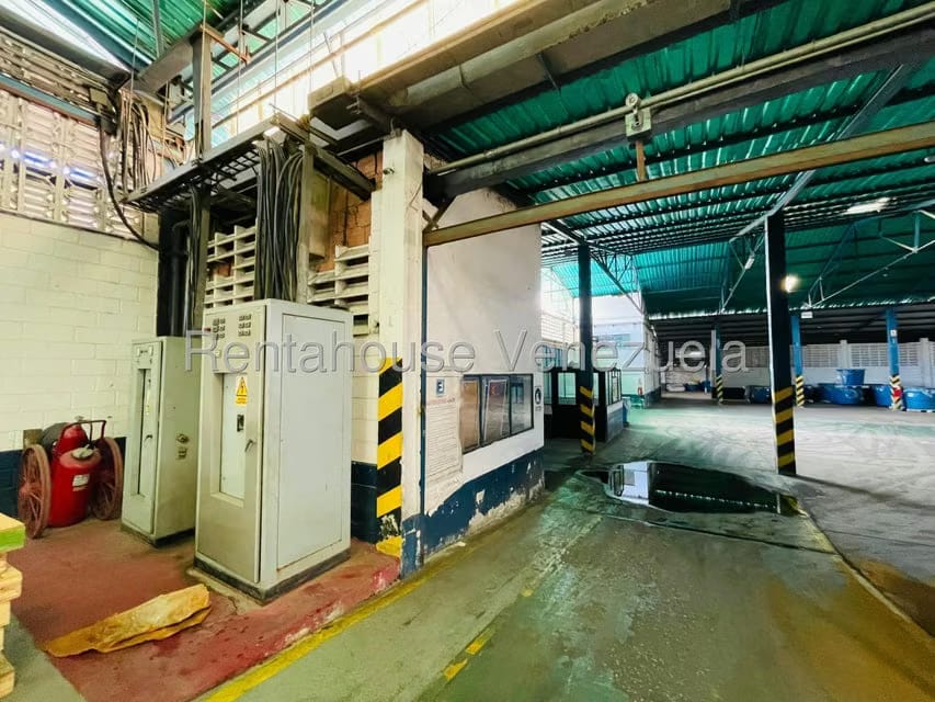 Comercial (Galpon - Deposito) en Venta en Carretera Nacional, Aragua - 37