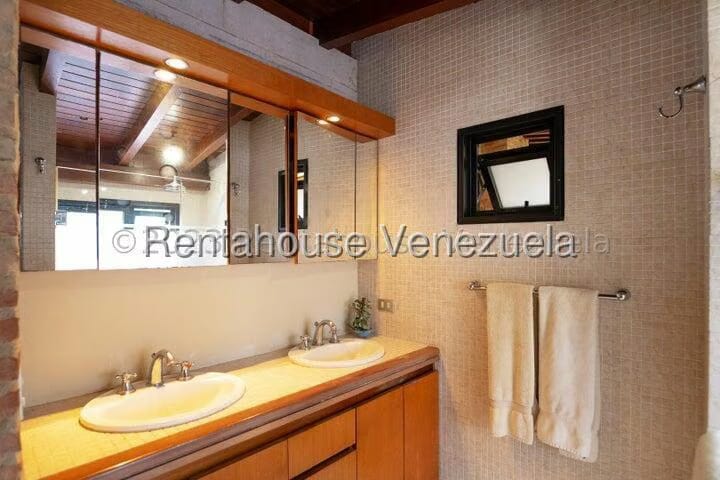 Casa (Duplex) en Venta en Cerro Verde, Distrito Metropolitano - 33