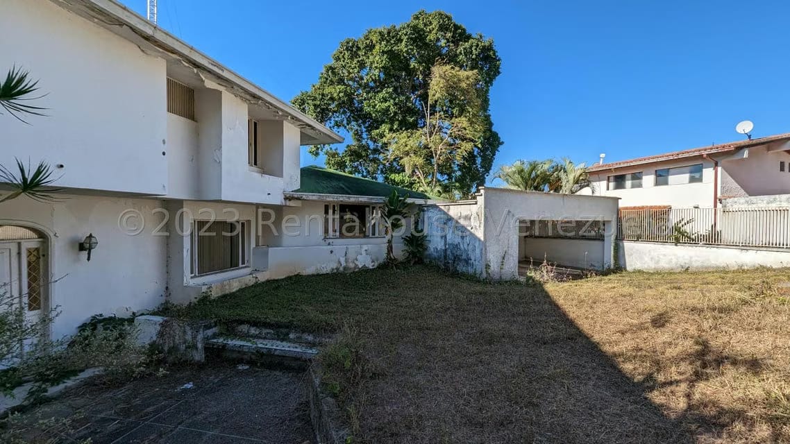 Casa (Duplex) en Venta en Colinas del Tamanaco, Distrito Metropolitano - 3