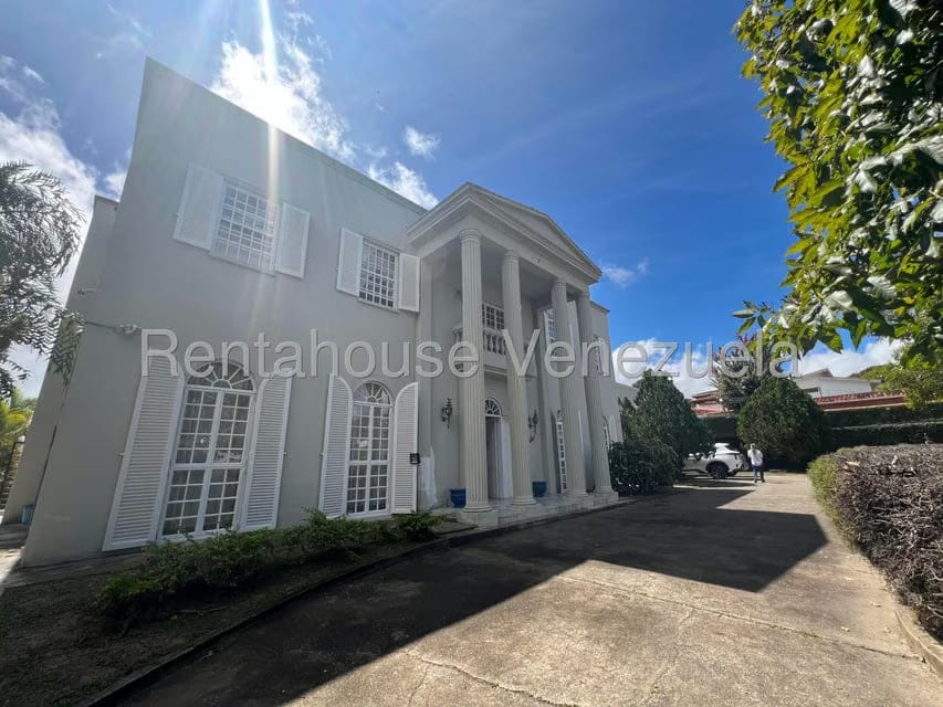 Casa (Contemporaneo) en Venta en La Lagunita Country Club, Distrito Metropolitano