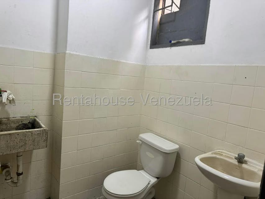 Comercial (Local Comercial) en Alquiler en Parroquia La Candelaria, Distrito Metropolitano - 16