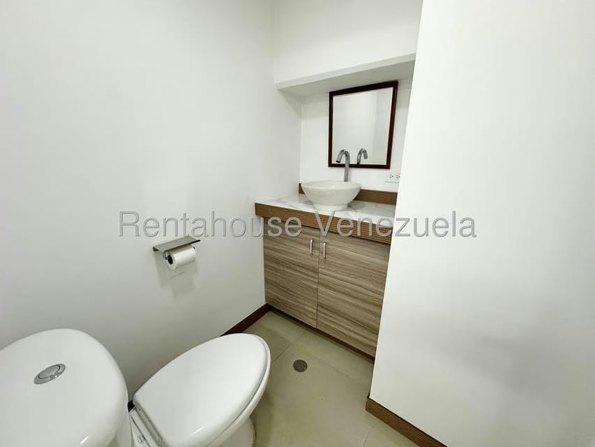Comercial (Consultorio Medico) en Alquiler en Lomas del Sol, Distrito Metropolitano - 16