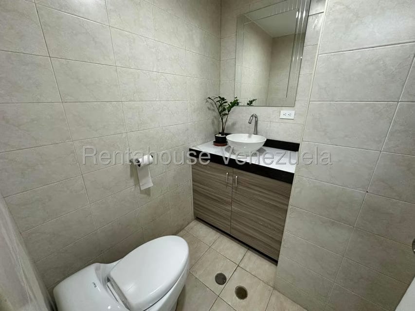 Comercial (Consultorio Medico) en Alquiler en Lomas del Sol, Distrito Metropolitano - 8