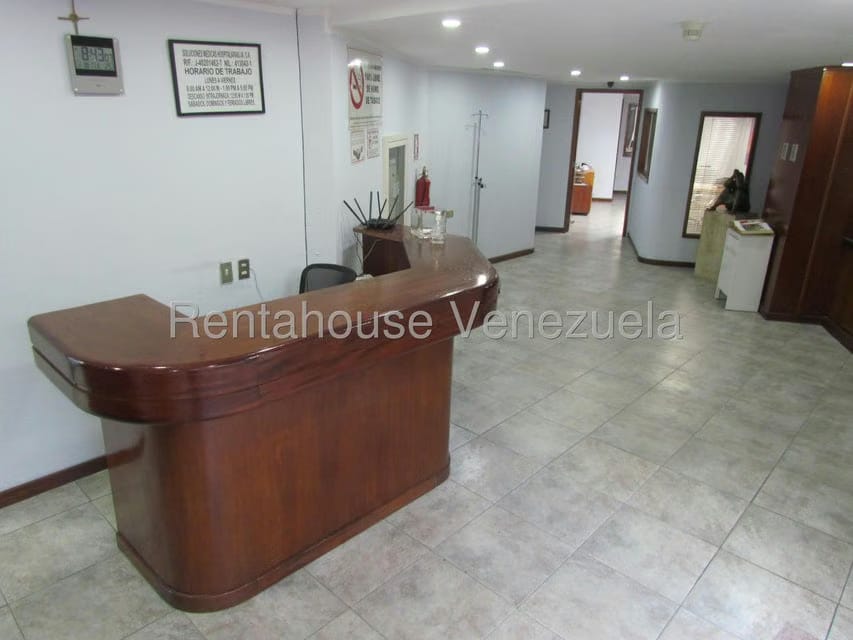 Comercial (Local Comercial) en Venta en Los Dos Caminos, Distrito Metropolitano - 2