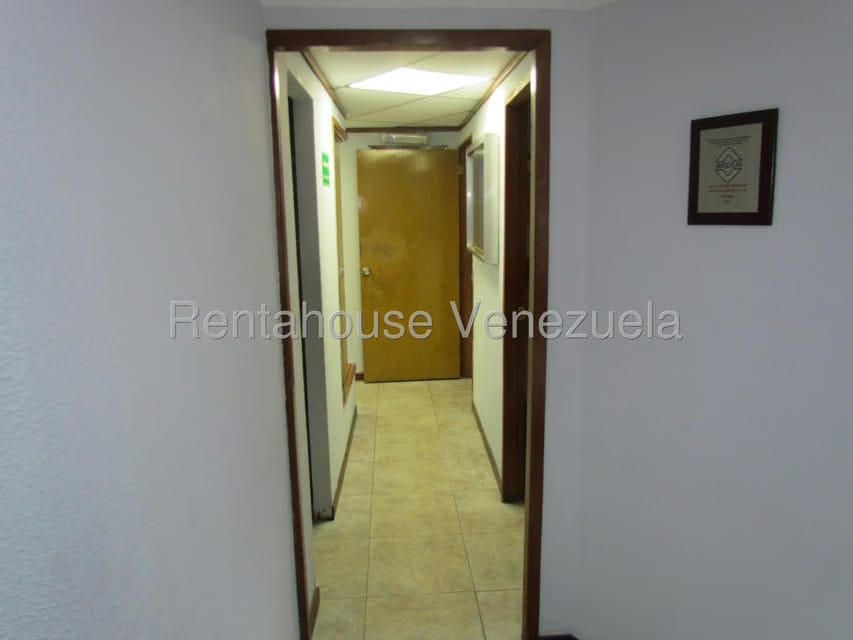 Comercial (Local Comercial) en Venta en Los Dos Caminos, Distrito Metropolitano - 11