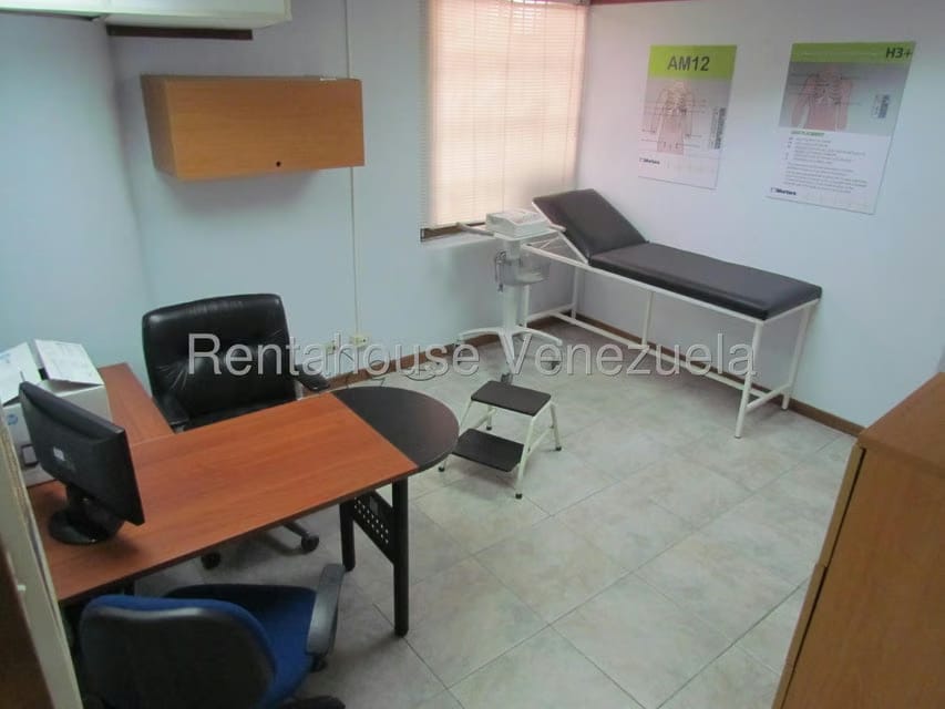 Comercial (Local Comercial) en Venta en Los Dos Caminos, Distrito Metropolitano - 13