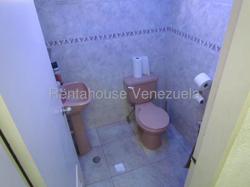 Comercial (Local Comercial) en Venta en Los Dos Caminos, Distrito Metropolitano - 17