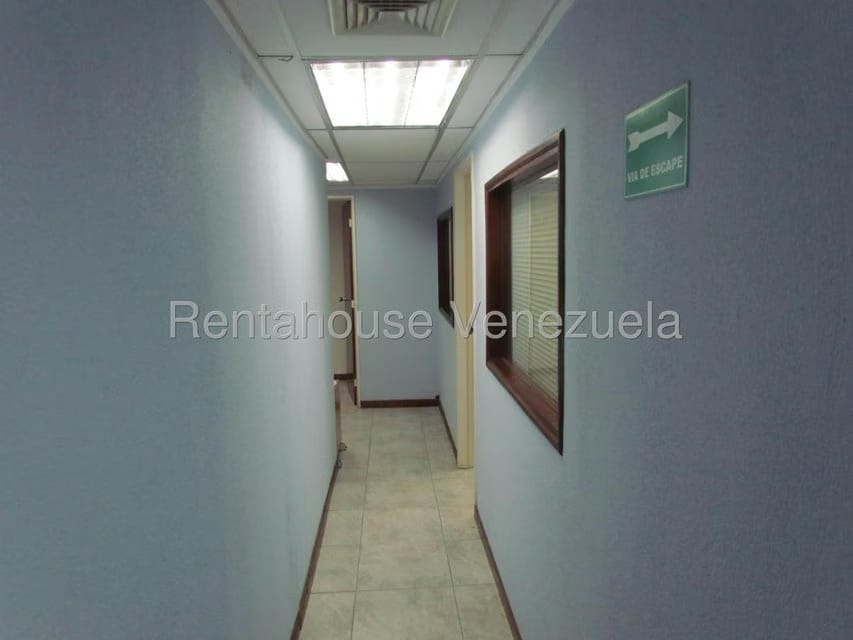 Comercial (Local Comercial) en Venta en Los Dos Caminos, Distrito Metropolitano - 22
