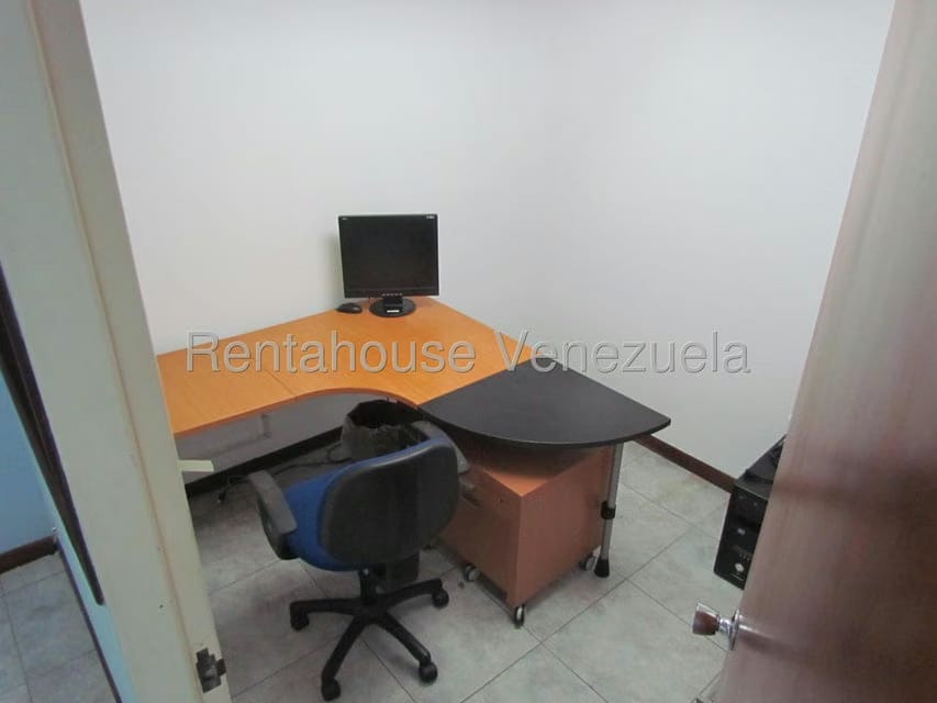 Comercial (Local Comercial) en Venta en Los Dos Caminos, Distrito Metropolitano - 23
