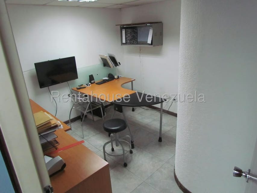 Comercial (Local Comercial) en Venta en Los Dos Caminos, Distrito Metropolitano - 24