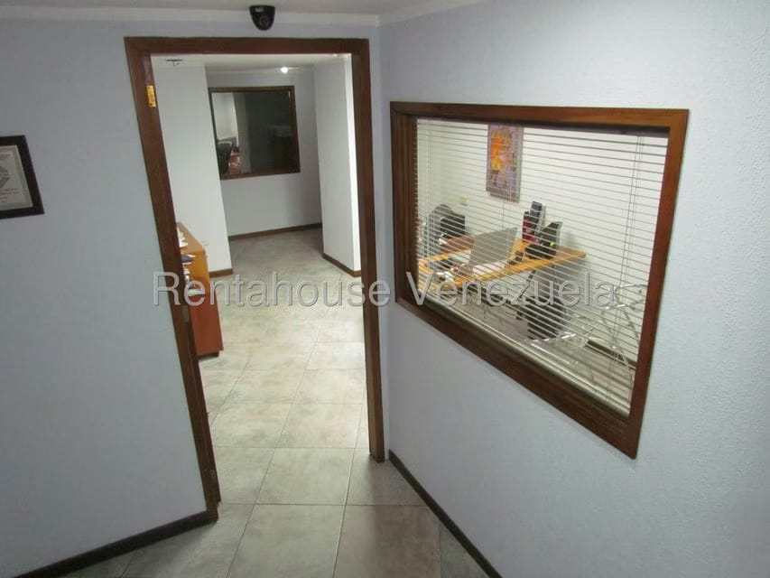 Comercial (Local Comercial) en Venta en Los Dos Caminos, Distrito Metropolitano - 4