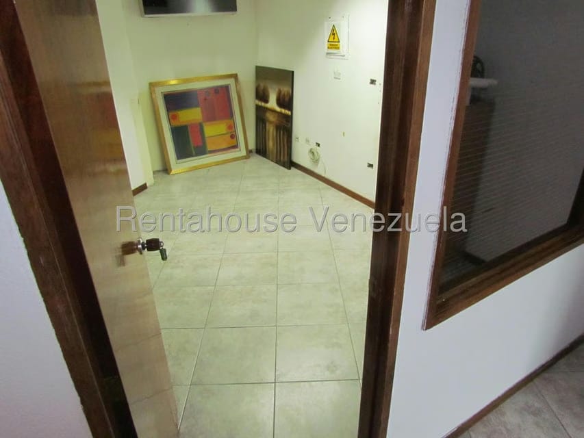 Comercial (Local Comercial) en Venta en Los Dos Caminos, Distrito Metropolitano - 5