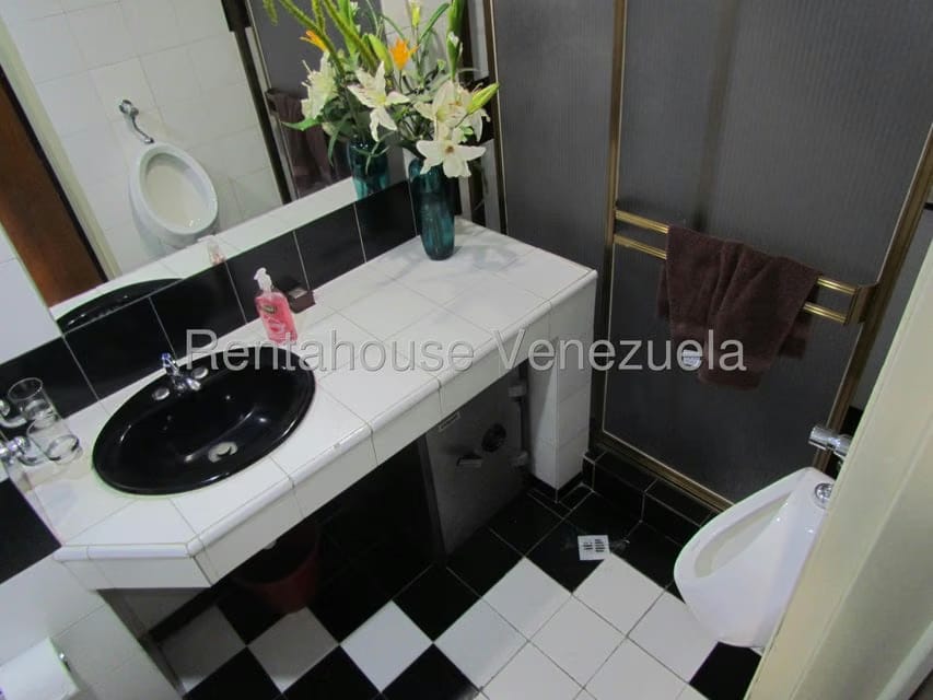 Comercial (Local Comercial) en Venta en Los Dos Caminos, Distrito Metropolitano - 7