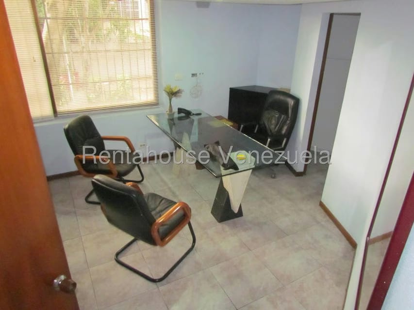 Comercial (Local Comercial) en Venta en Los Dos Caminos, Distrito Metropolitano - 8