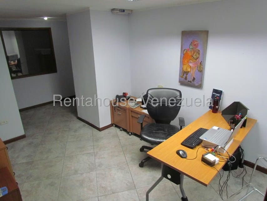 Comercial (Local Comercial) en Venta en Los Dos Caminos, Distrito Metropolitano - 9