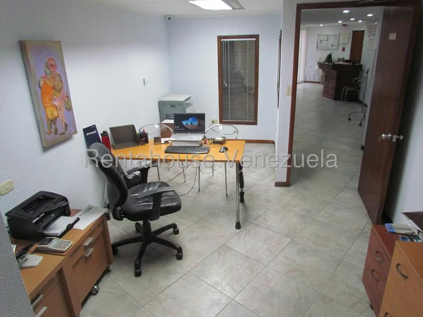 Comercial (Local Comercial) en Venta en Los Dos Caminos, Distrito Metropolitano - 10