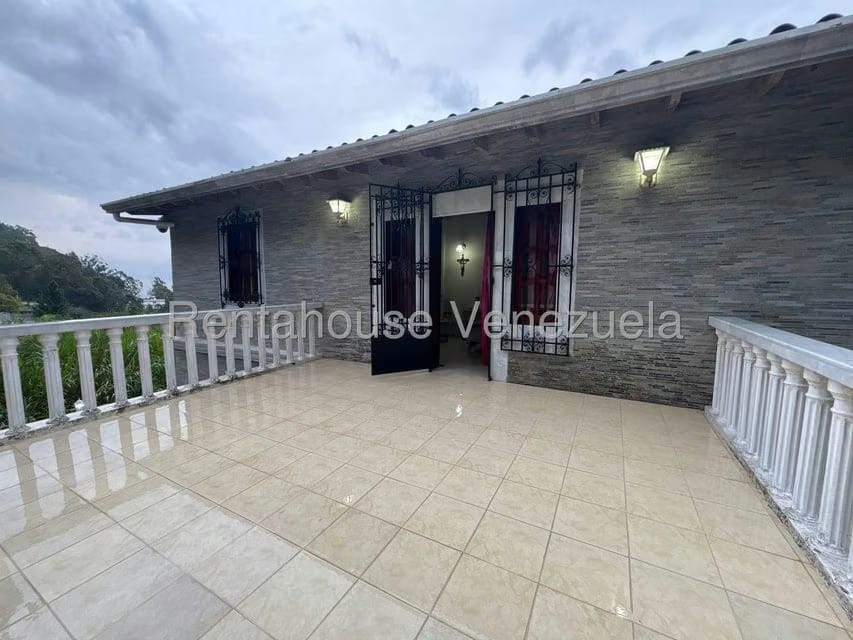 Casa (Multipes Niveles) en Venta en Mirador Panamericano, Miranda - 27