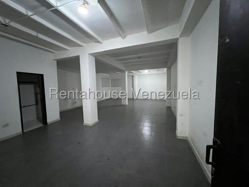 Comercial (Local Comercial) en Alquiler en El Recreo, Distrito Metropolitano - 4