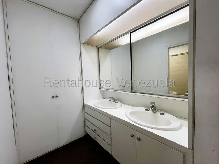 Apartamento (1 Nivel) en Alquiler en La Florida, Distrito Metropolitano - 11