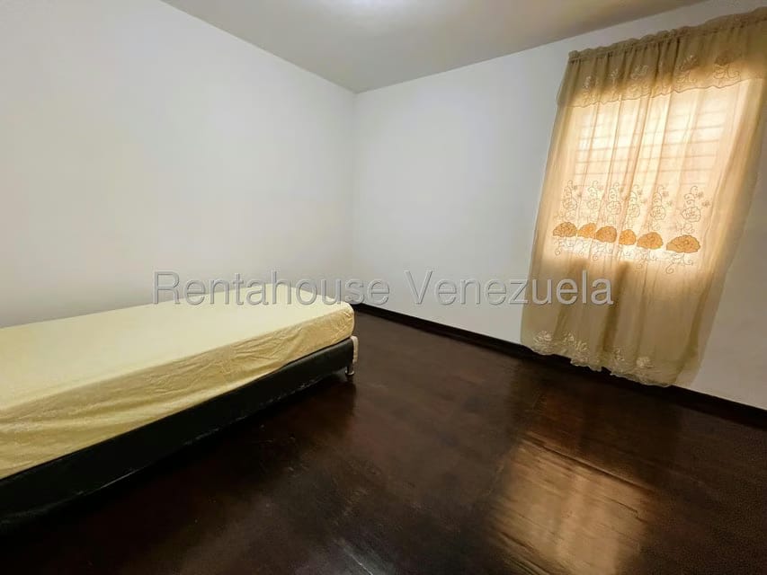 Apartamento (1 Nivel) en Alquiler en La Florida, Distrito Metropolitano - 12
