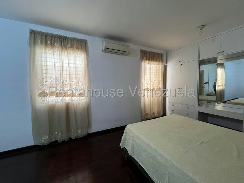 Apartamento (1 Nivel) en Alquiler en La Florida, Distrito Metropolitano - 14