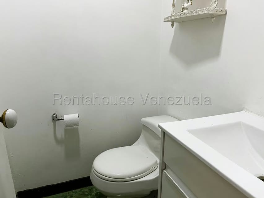 Apartamento (1 Nivel) en Alquiler en La Florida, Distrito Metropolitano - 15