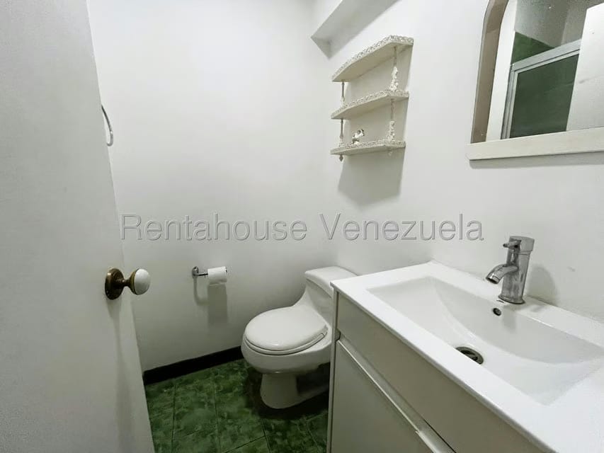 Apartamento (1 Nivel) en Alquiler en La Florida, Distrito Metropolitano - 16