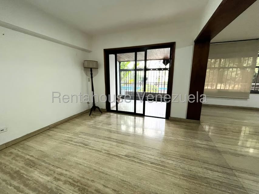 Apartamento (1 Nivel) en Alquiler en La Florida, Distrito Metropolitano - 4