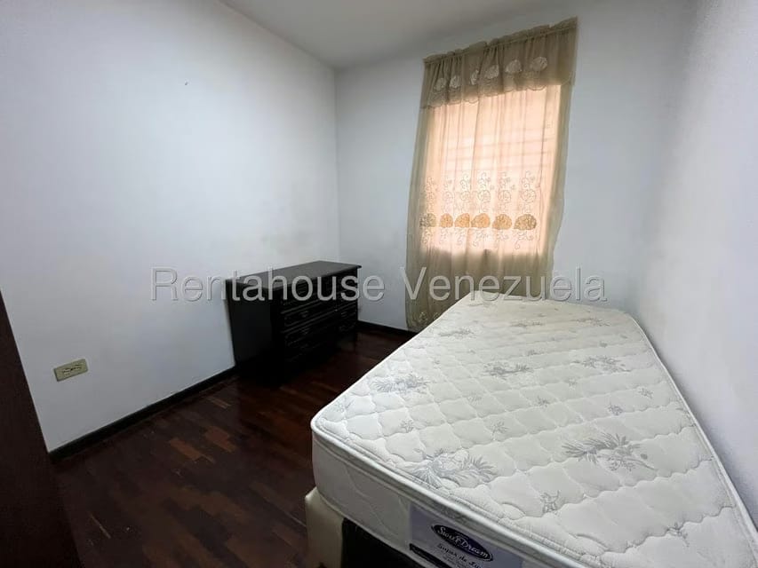 Apartamento (1 Nivel) en Alquiler en La Florida, Distrito Metropolitano - 10