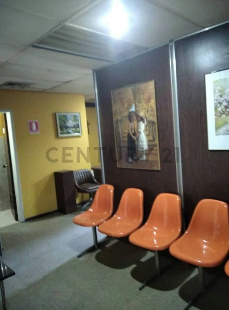 En Alquiler Local de Oficina con Mobiliario, Av. Goajira, C.C Palaima - 10