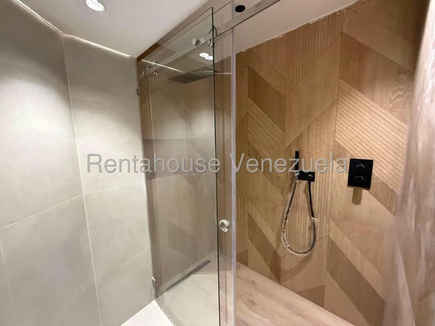 Casa (Multipes Niveles) en Venta en Prados del Este, Distrito Metropolitano - 24