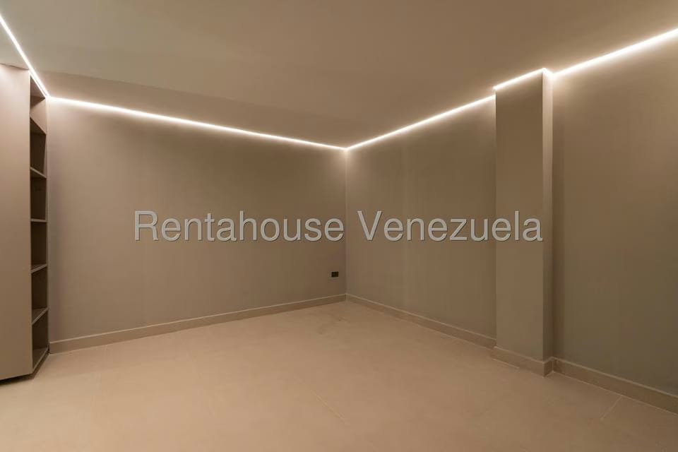 Casa (Multipes Niveles) en Venta en Prados del Este, Distrito Metropolitano - 28