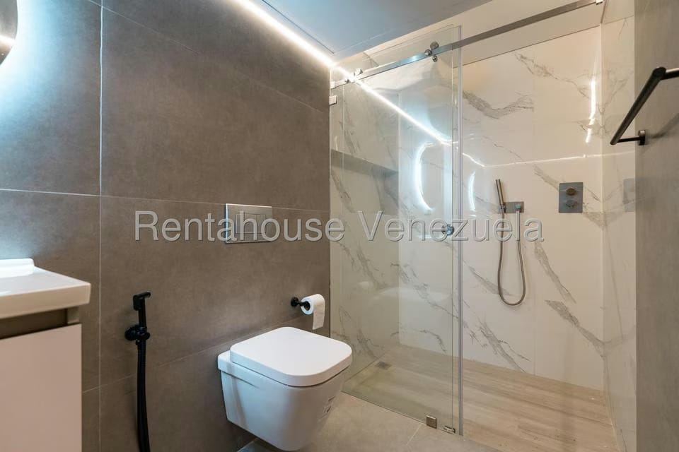 Casa (Multipes Niveles) en Venta en Prados del Este, Distrito Metropolitano - 29