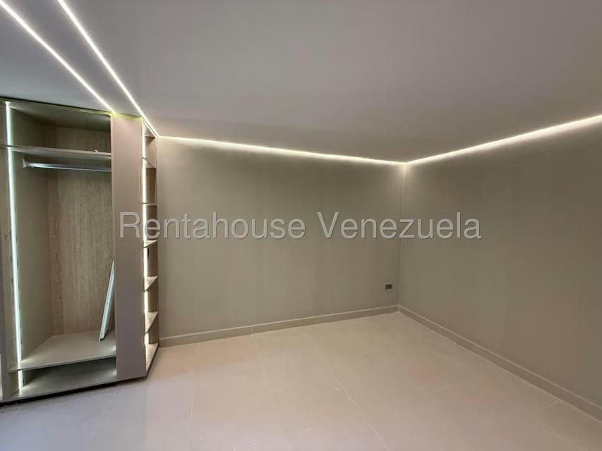 Casa (Multipes Niveles) en Venta en Prados del Este, Distrito Metropolitano - 32
