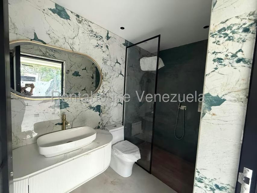 Casa (Multipes Niveles) en Venta en Prados del Este, Distrito Metropolitano - 37