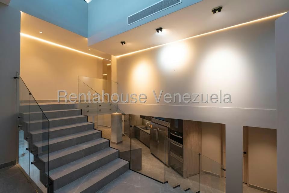 Casa (Multipes Niveles) en Venta en Prados del Este, Distrito Metropolitano - 5