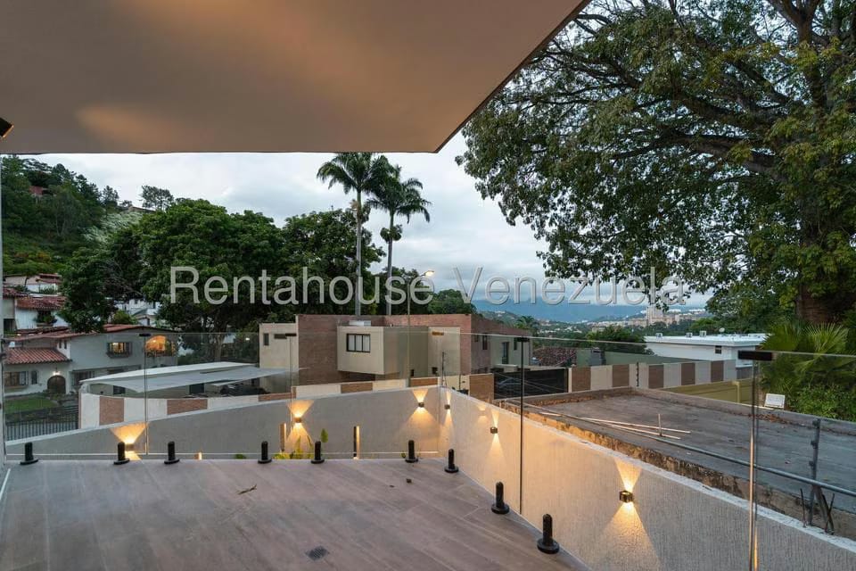 Casa (Multipes Niveles) en Venta en Prados del Este, Distrito Metropolitano - 43