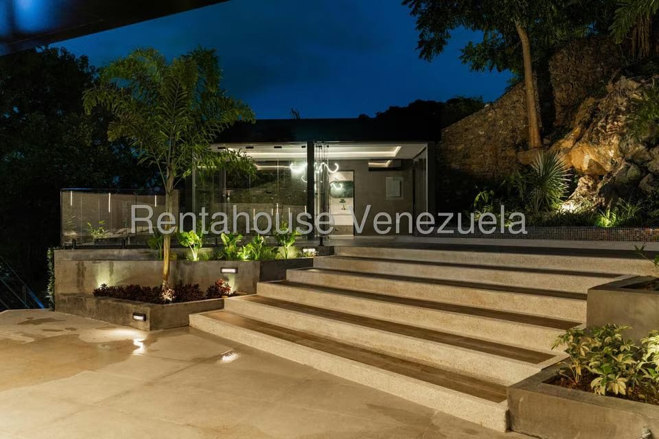 Casa (Multipes Niveles) en Venta en Prados del Este, Distrito Metropolitano - 46