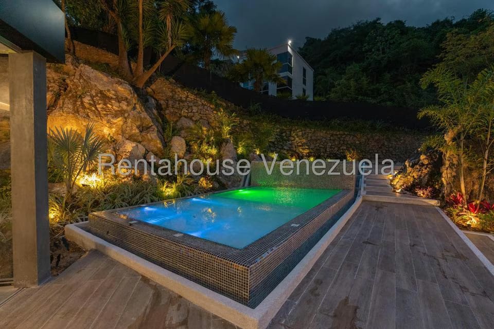 Casa (Multipes Niveles) en Venta en Prados del Este, Distrito Metropolitano - 54
