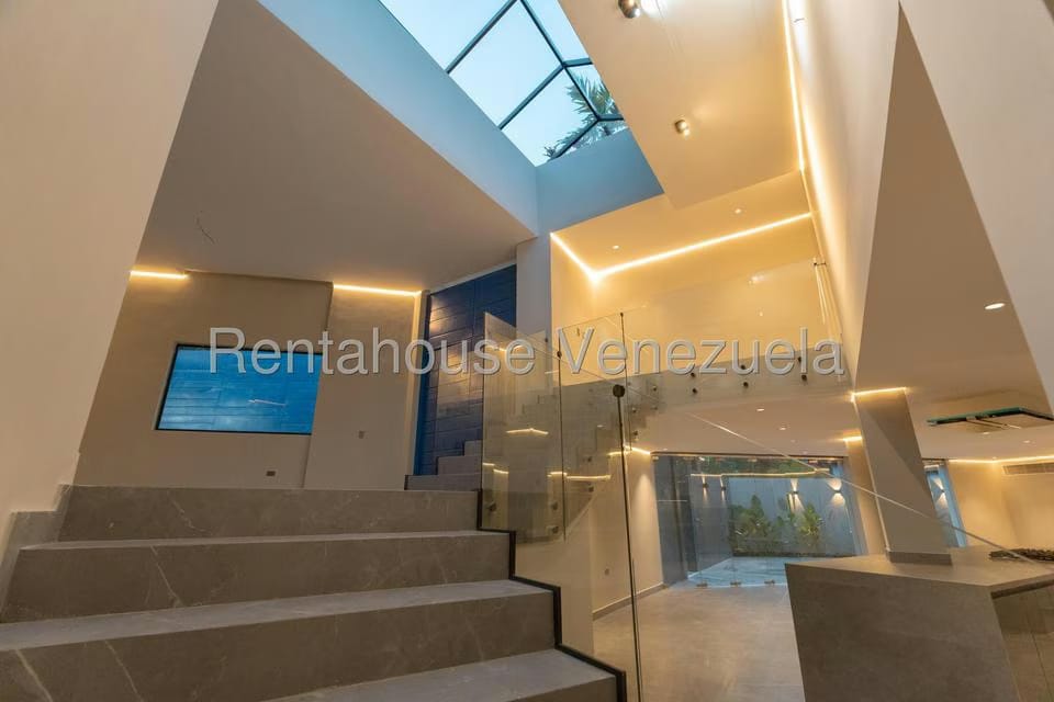 Casa (Multipes Niveles) en Venta en Prados del Este, Distrito Metropolitano - 7