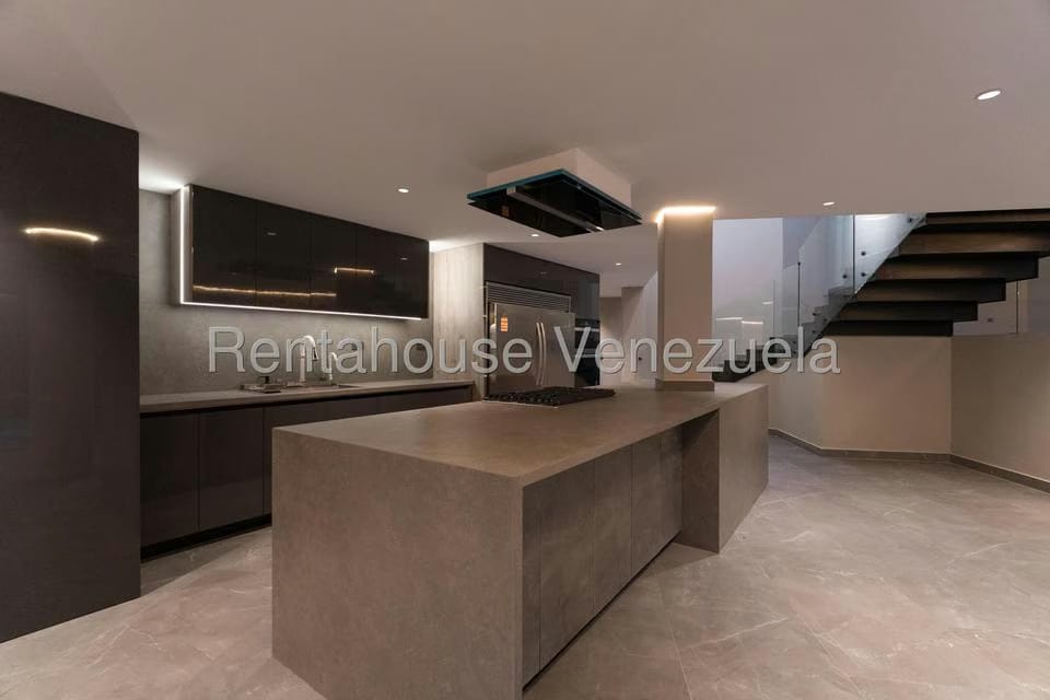 Casa (Multipes Niveles) en Venta en Prados del Este, Distrito Metropolitano - 10