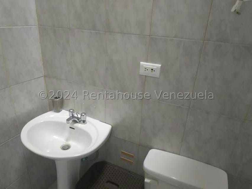 Townhouse (Duplex) en Venta en Villas de Buenaventura, Miranda - 24