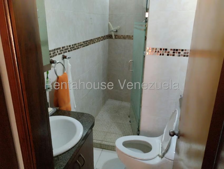 Casa (Duplex) en Venta en Prados del Este, Distrito Metropolitano - 12