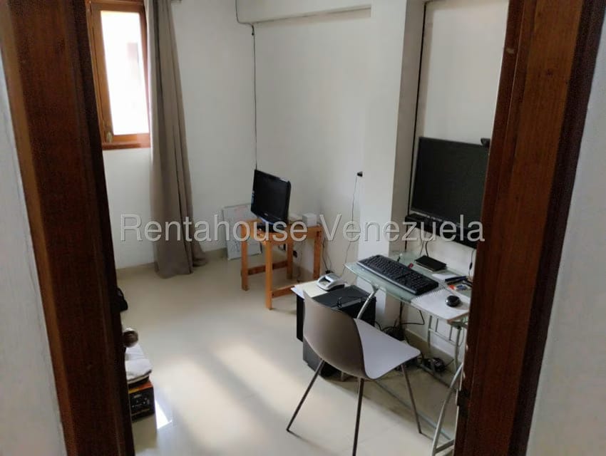 Casa (Duplex) en Venta en Prados del Este, Distrito Metropolitano - 13