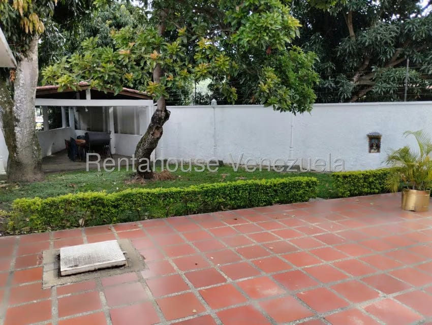 Casa (Duplex) en Venta en Prados del Este, Distrito Metropolitano - 16