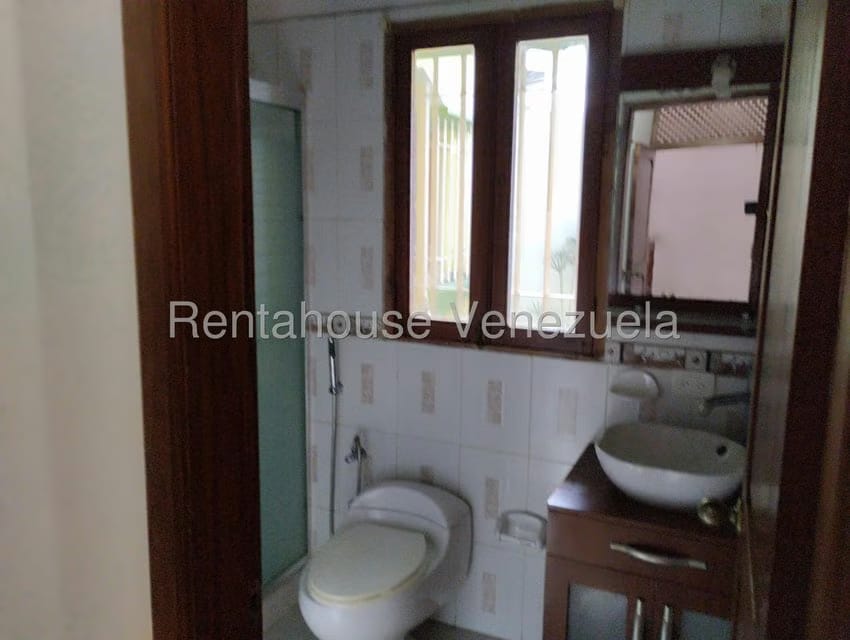 Casa (Duplex) en Venta en Prados del Este, Distrito Metropolitano - 23