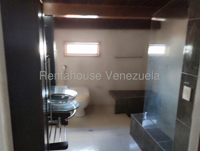 Casa (Duplex) en Venta en Prados del Este, Distrito Metropolitano - 28