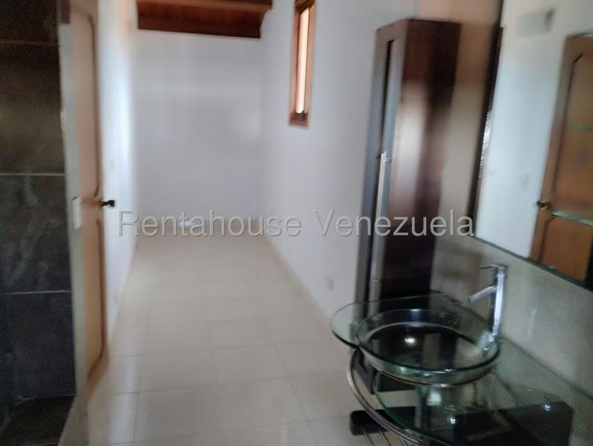 Casa (Duplex) en Venta en Prados del Este, Distrito Metropolitano - 29