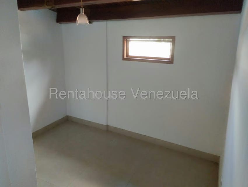 Casa (Duplex) en Venta en Prados del Este, Distrito Metropolitano - 30