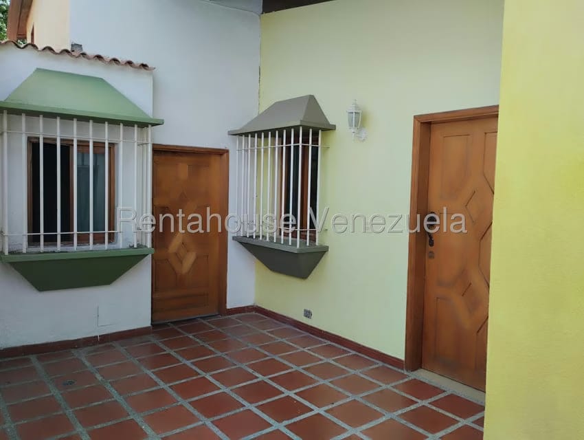 Casa (Duplex) en Venta en Prados del Este, Distrito Metropolitano - 32